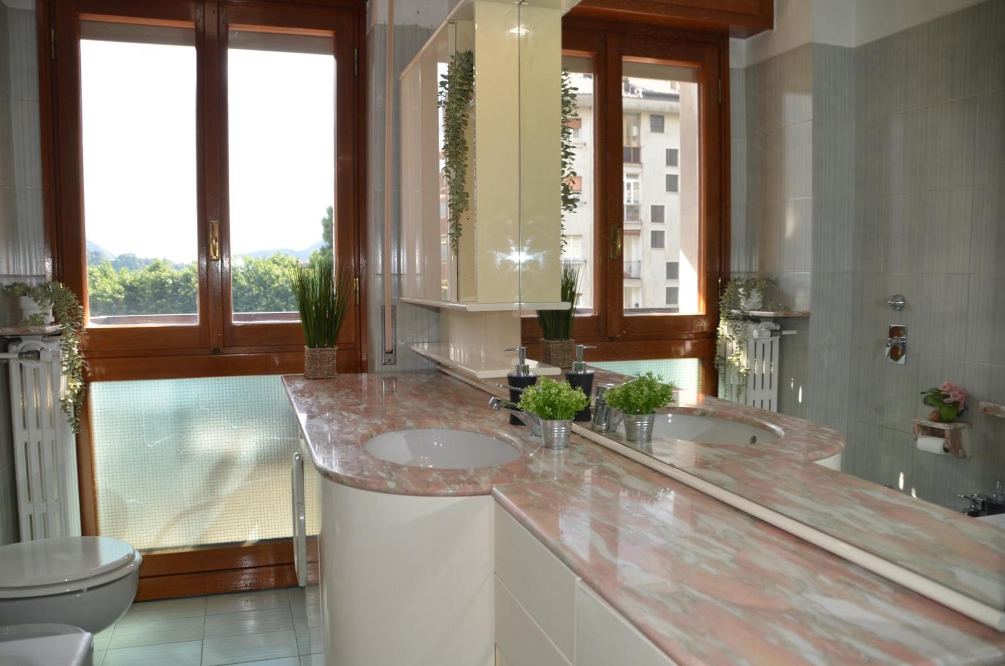 Big Romantic Lake View & Terrace Apartman Lecco Kültér fotó