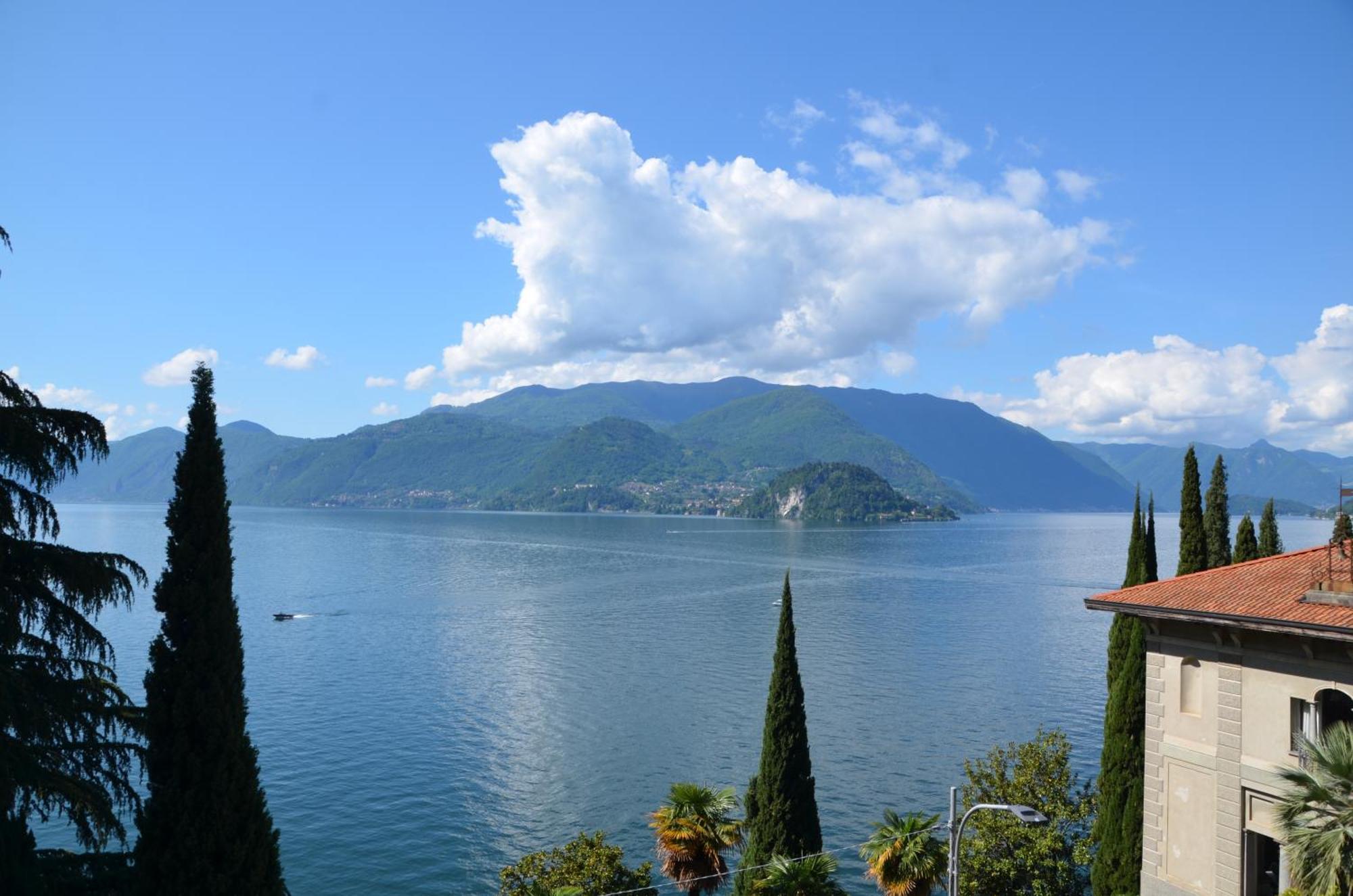 Big Romantic Lake View & Terrace Apartman Lecco Kültér fotó